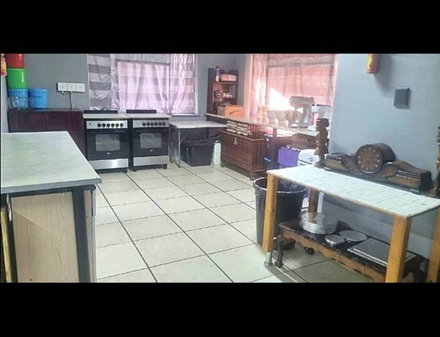 7 BEDROOM HOUSE FOR SALE IN VELD EN VLEI